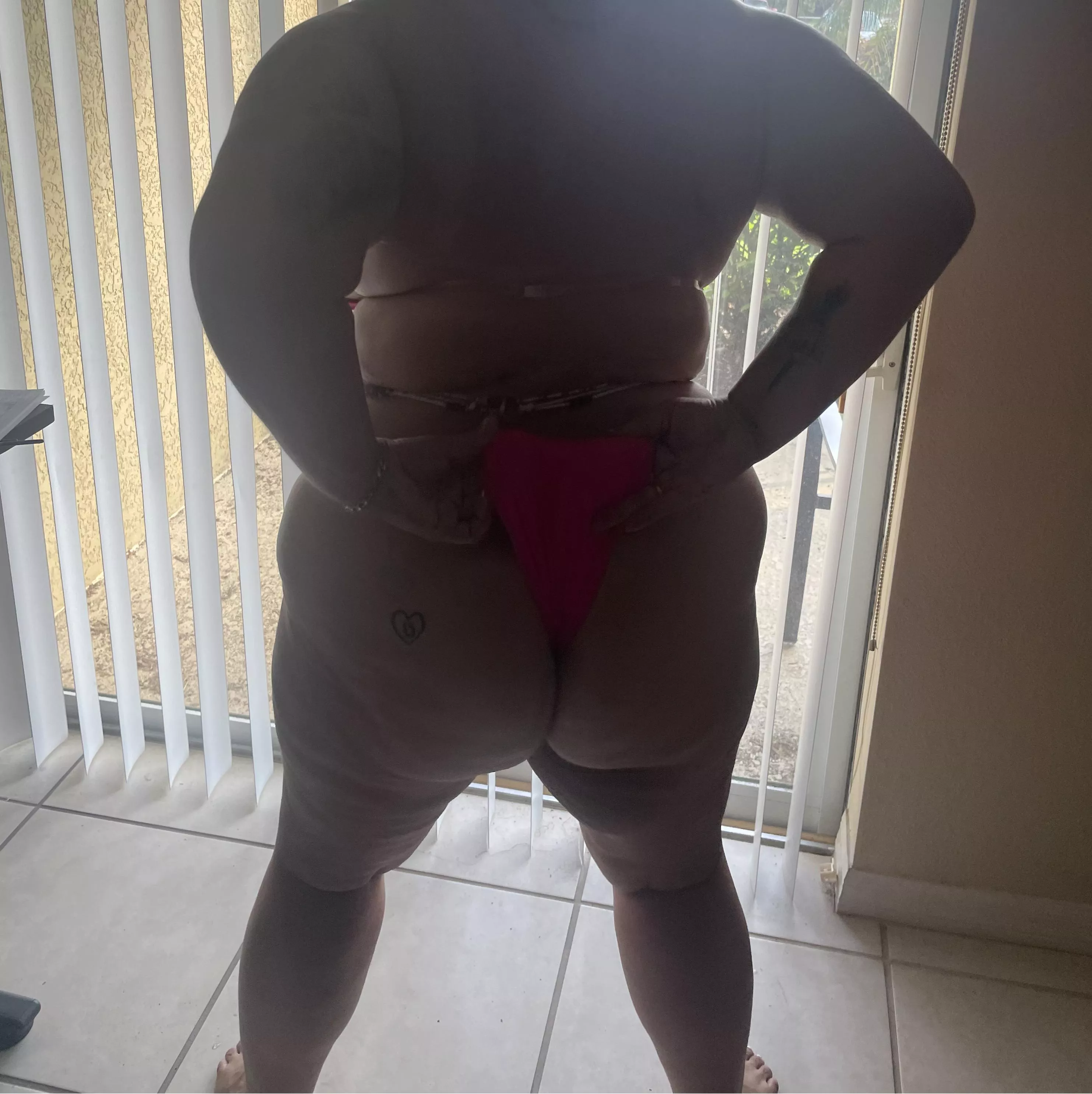 Bikini bottoms getting ate 💗