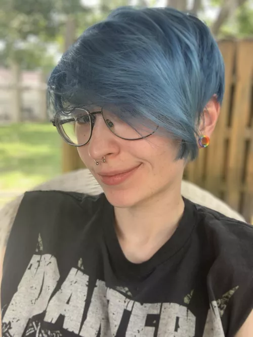 feelin super cute 💙