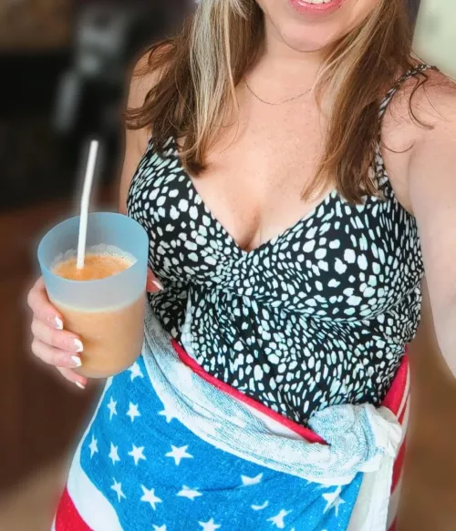 Fresh nails and poolside naughtiness