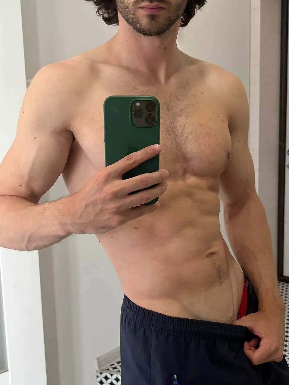 Get on your knees and lick my abs 😉