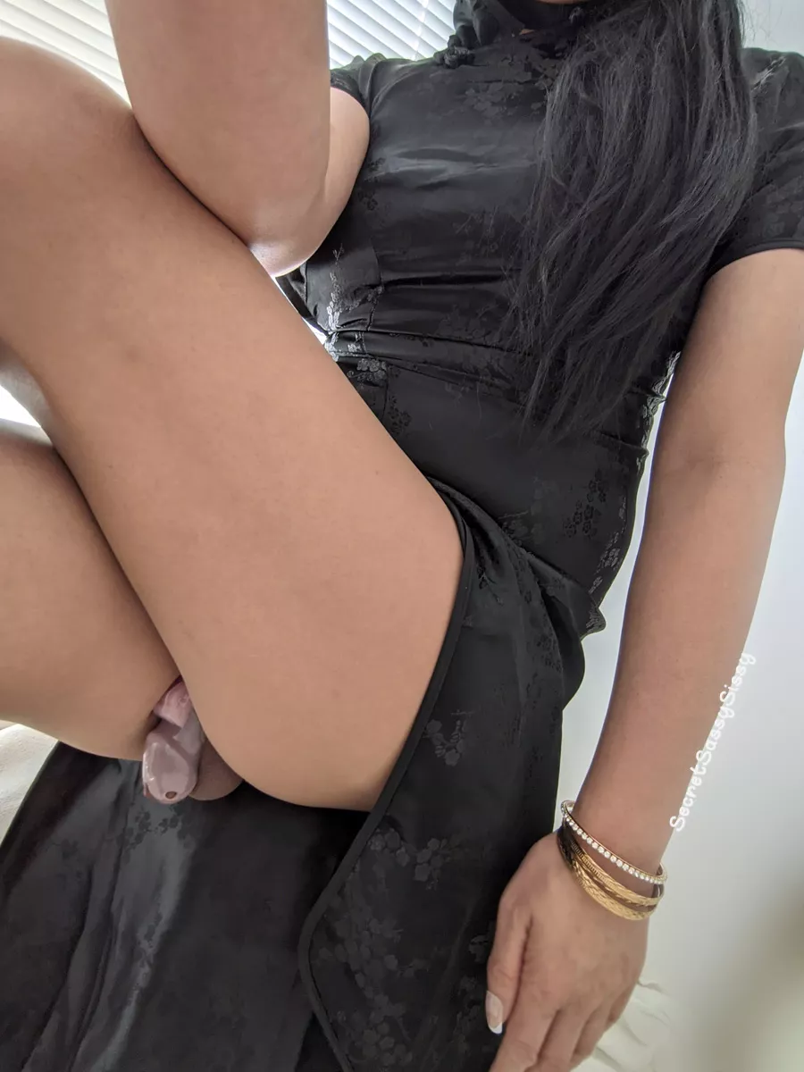 How would you react if I discretely re-crossed my legs during our date outing myself as a caged sissy? 😊