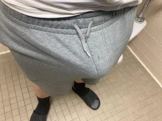 I be bulging in my shorts