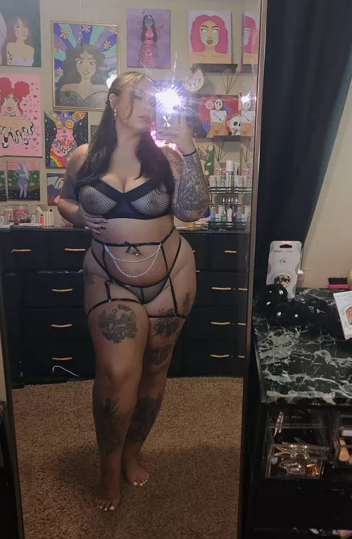 Let me be your chubby tatted gf