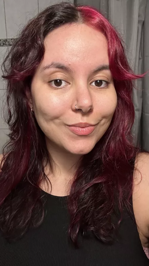 no makeup and wet hair tonight :) [f]