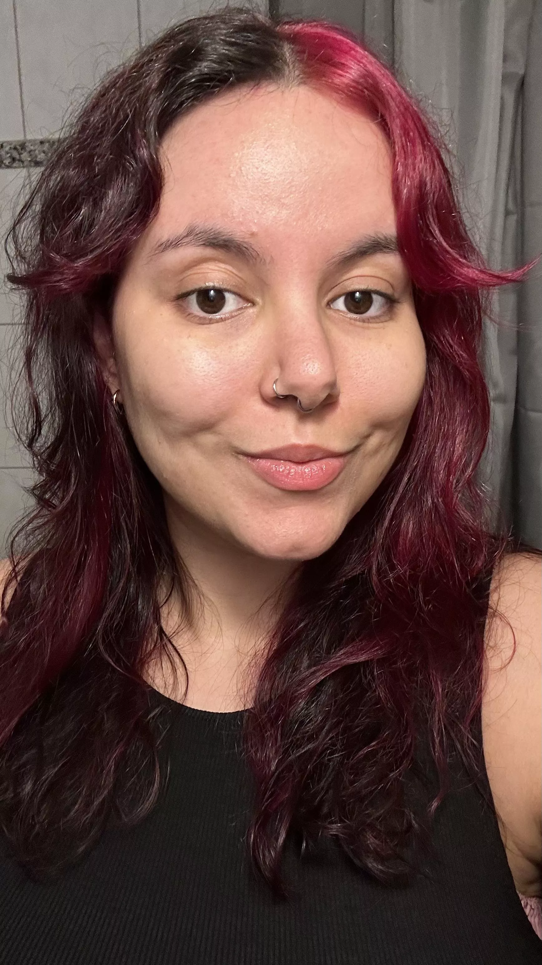 no makeup and wet hair tonight :) [f]