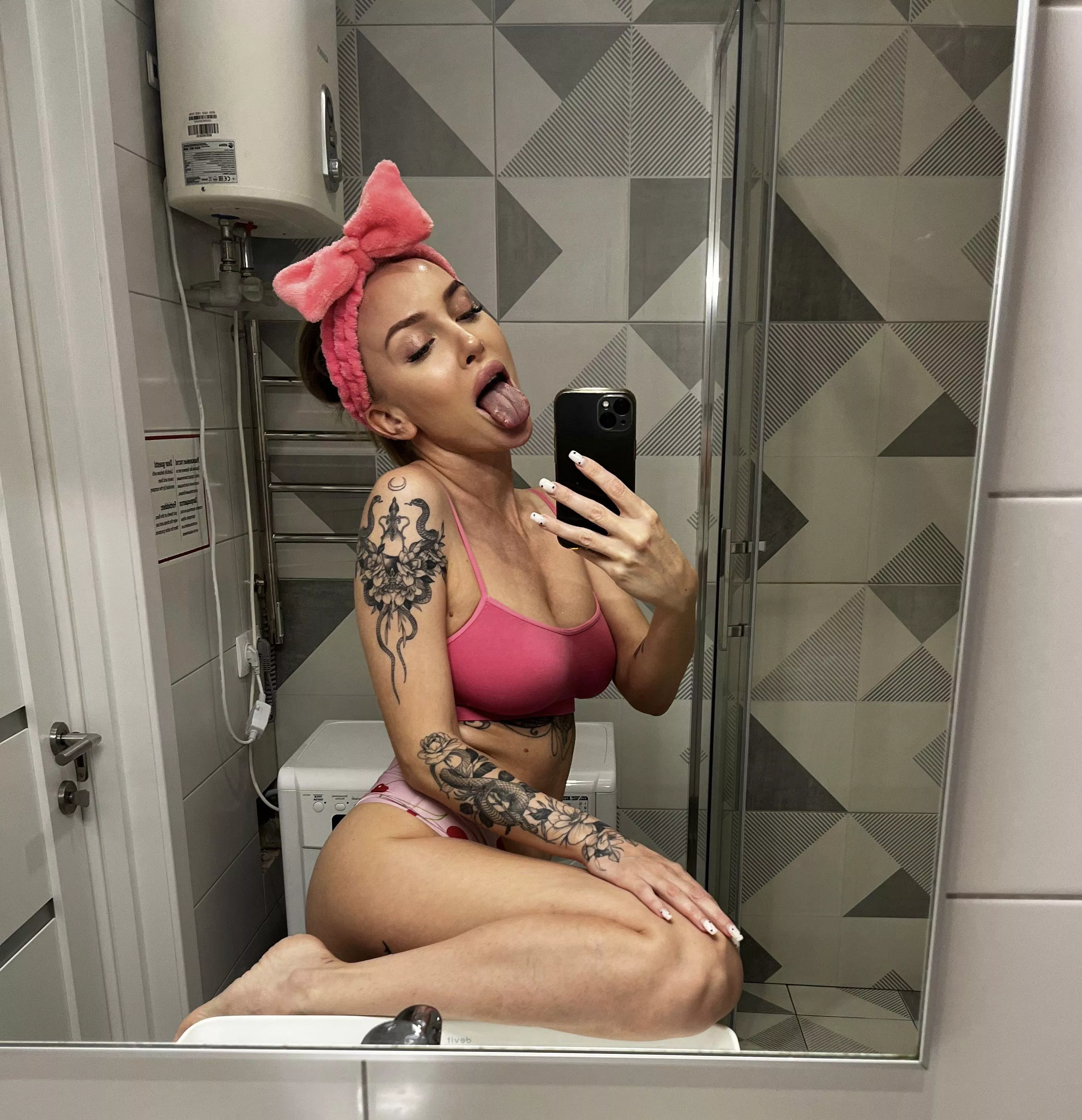 Ready for a tantalizing bathroom rendezvous?