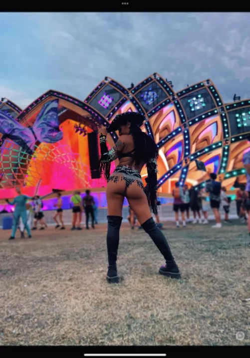 Slutty lil rave cowgirl ✨