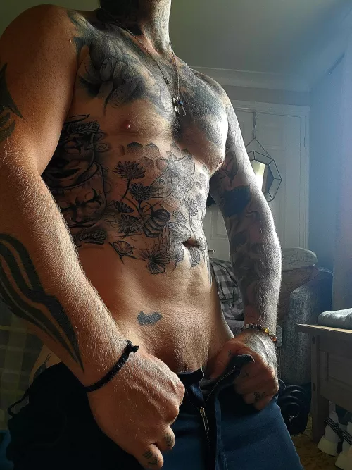 Would you get in front of a working daddy on his knees ?