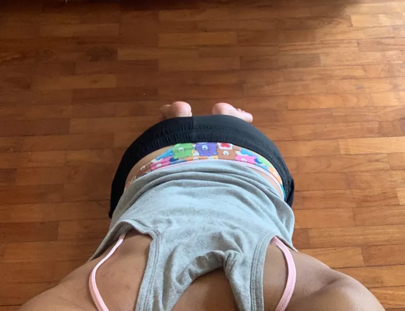 [23] Back from a date and he used his hands to guide me to my knees...i wonder how he knew i am a fem btm?