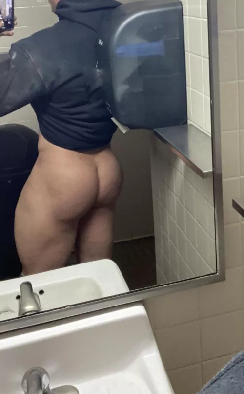 [27] quick drop at work to show my squat made dumpy🍑