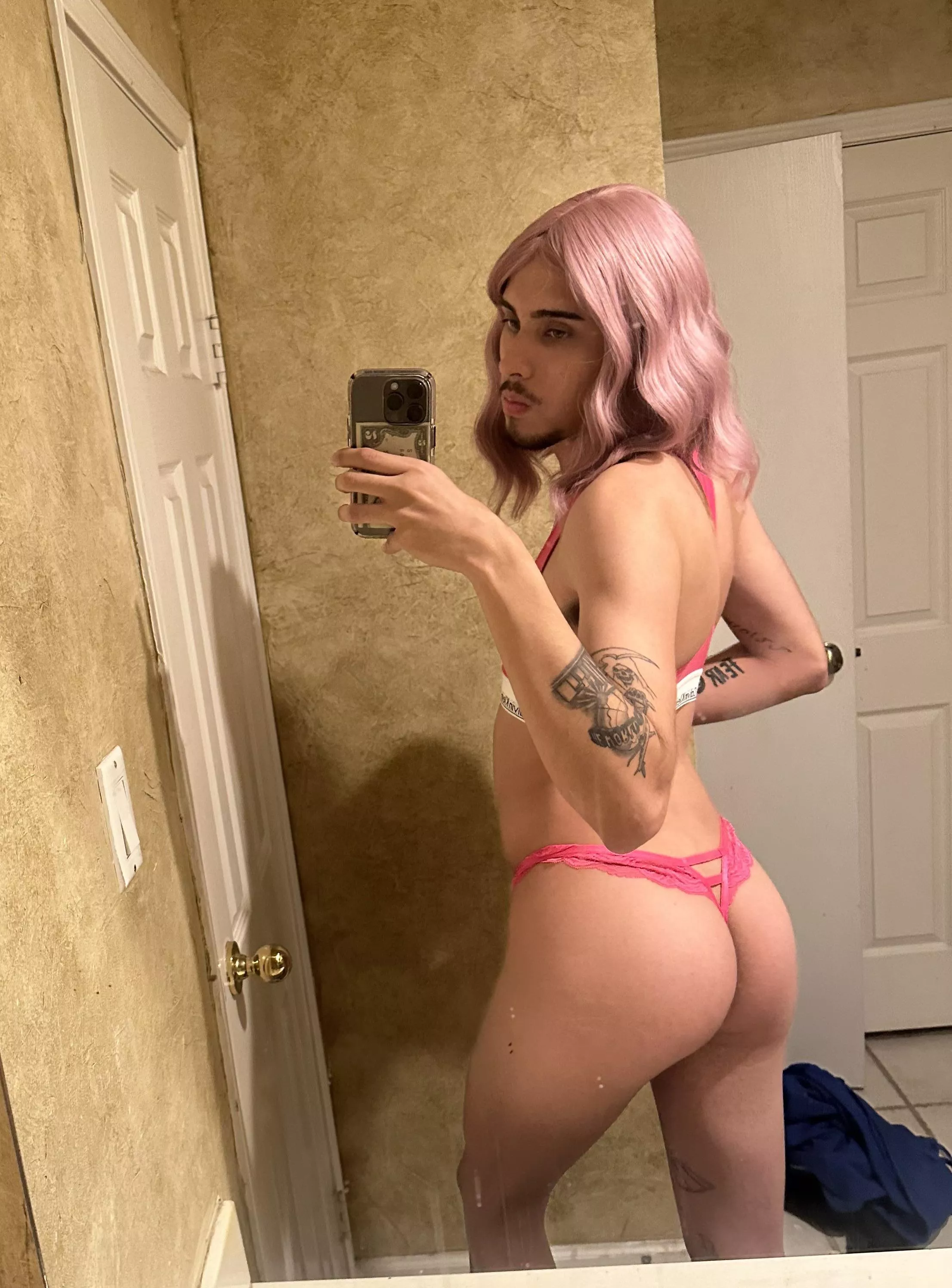 Any love for a fem bottom?🥰