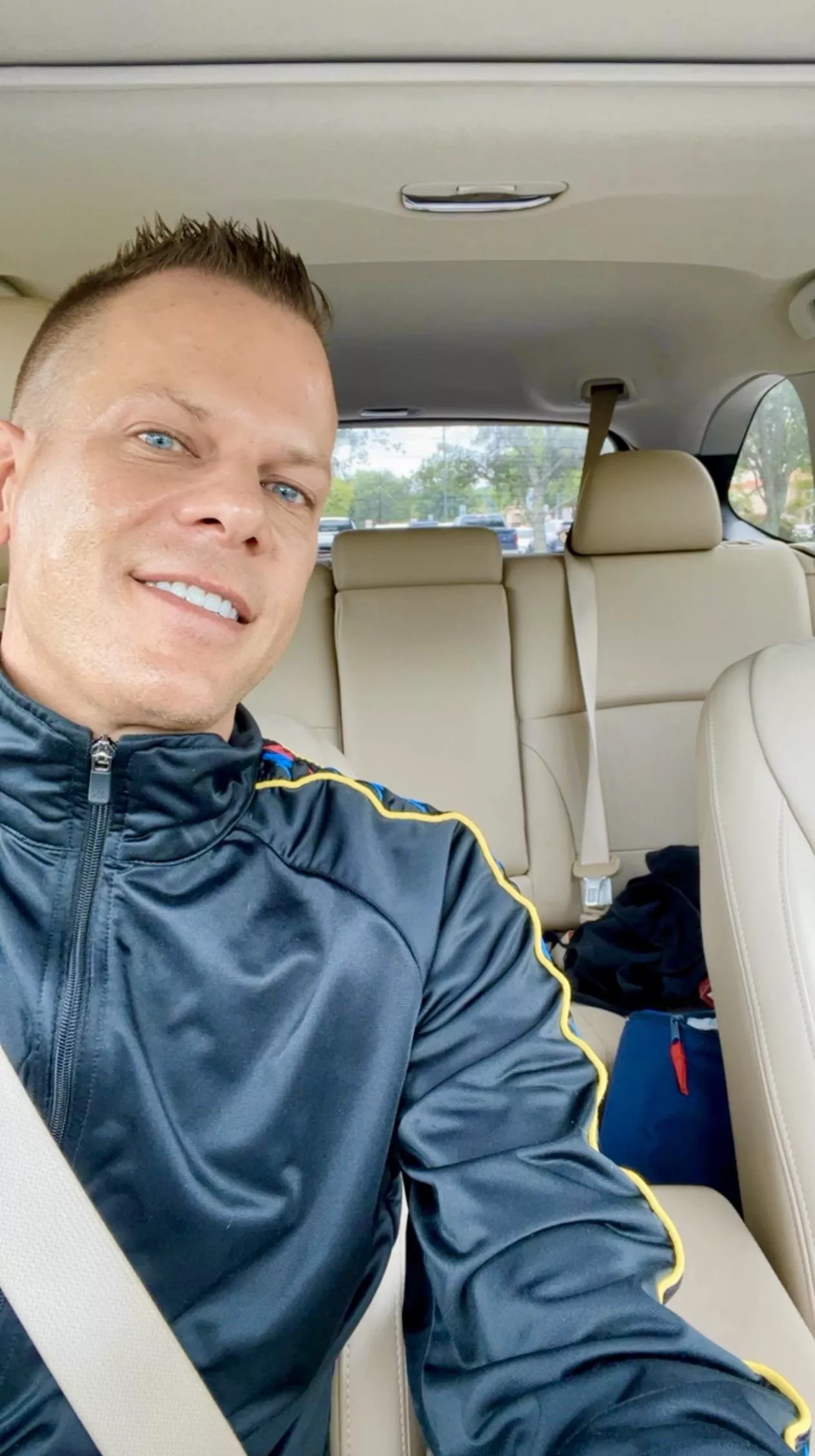 Apparently listening to Fiona Apple while running errands is modern day therapy. Cheers 🍻