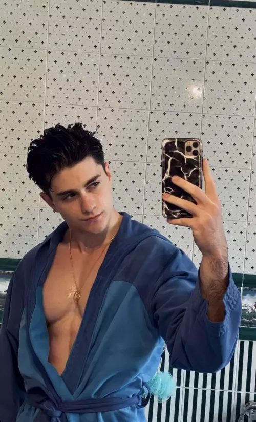 Are shower pics trending ?