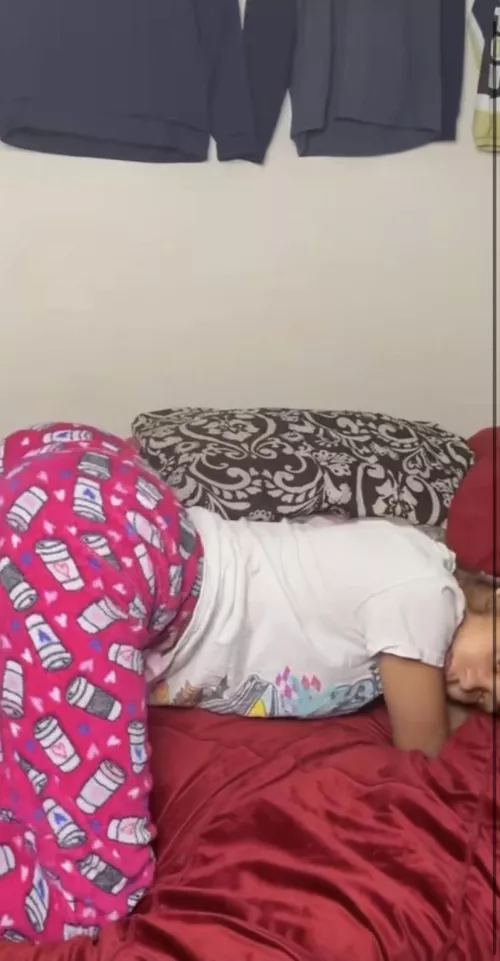 Bent over for sum dick 🤭