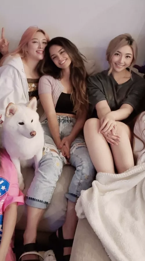 Ex-roomies of screamer House (Celine, Rae, janet)