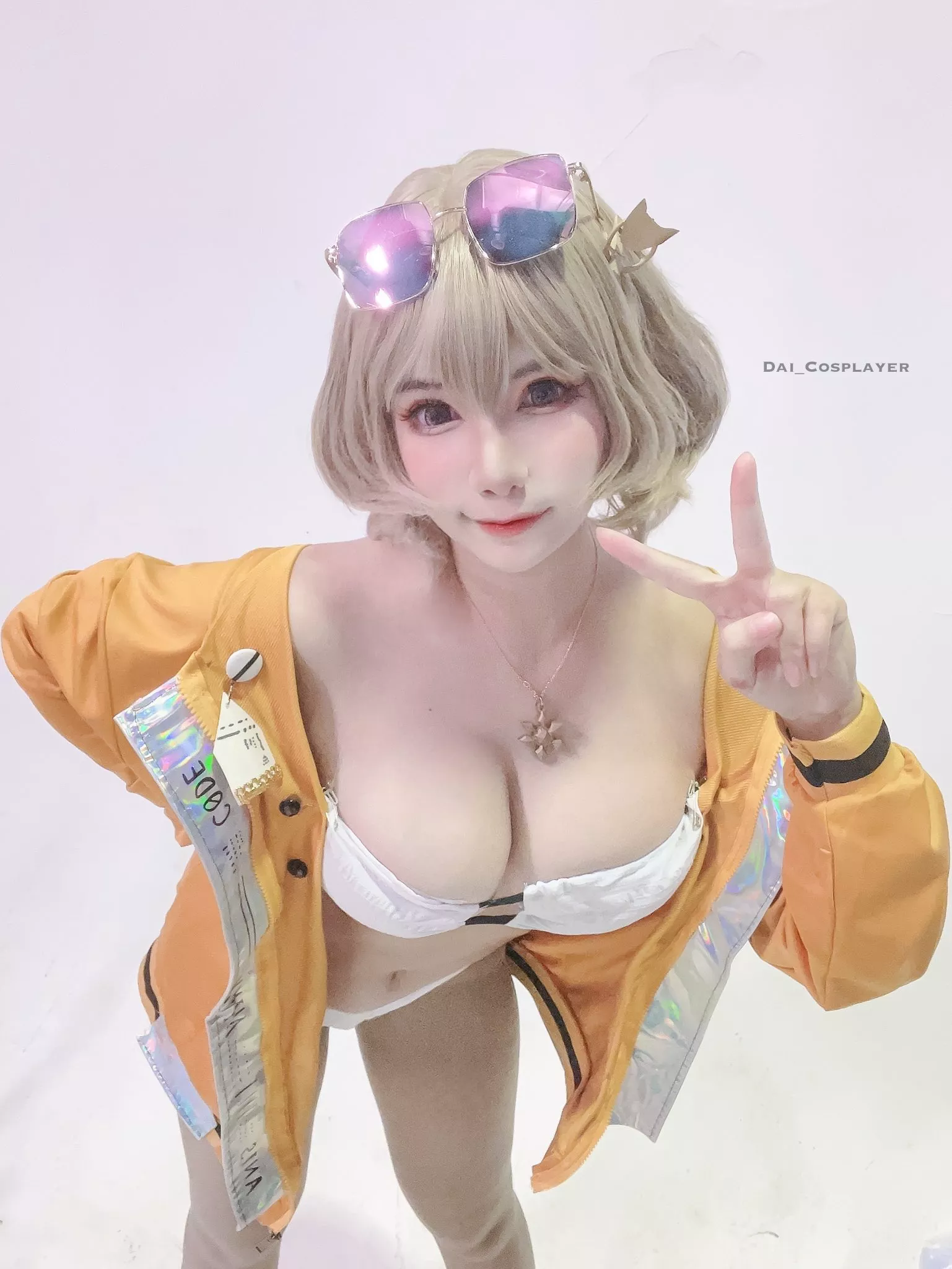 Happy summer time with Anis [NIKKE] (@Dai_Cosplayer)