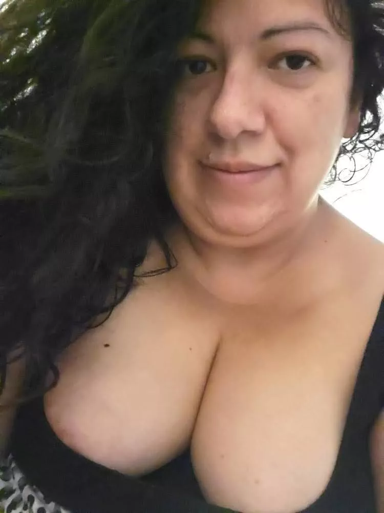 Hi! Wishing everyone a positive day 💋💋