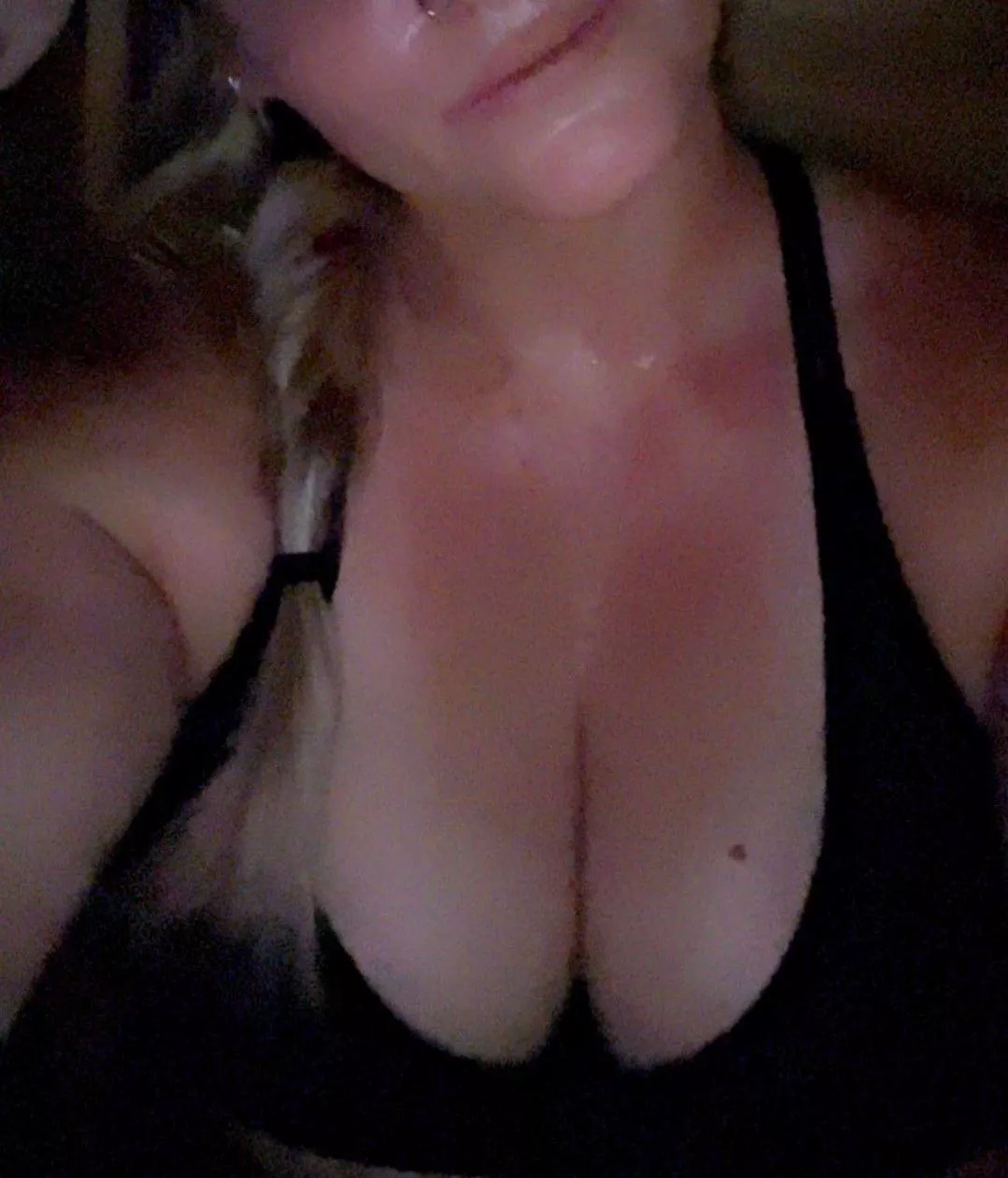 Join me in the sauna? 🥵 I need to work up more of a sweat and my husband didn't want to come to the gym with me. Think you could help me or do I need to find someone else?
