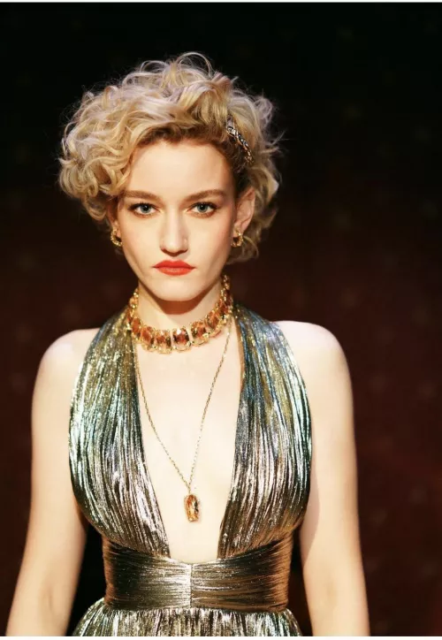 Julia Garner