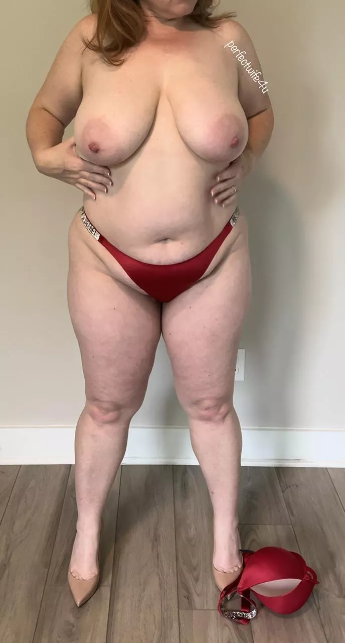 Just a sexy mombod showing off