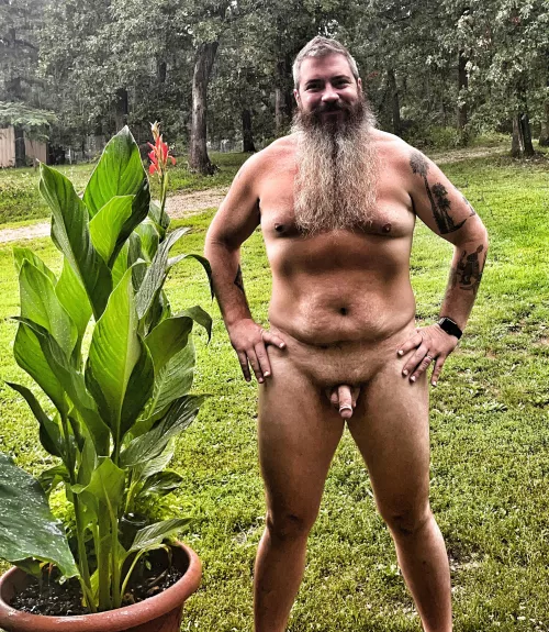 Look how big my Indian Shot is getting!