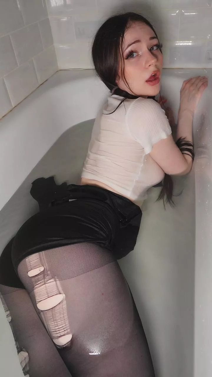 Omg.. my white shirt got so wet