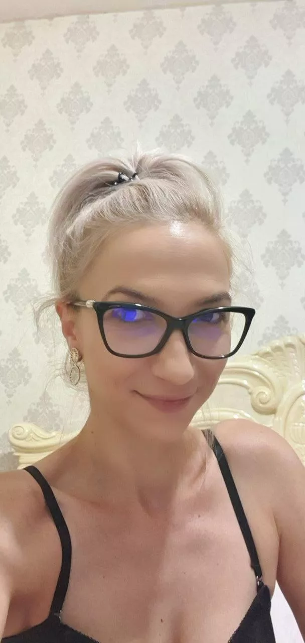 Weekend time, i love to let lose and unwind 💋🤪🥳😏