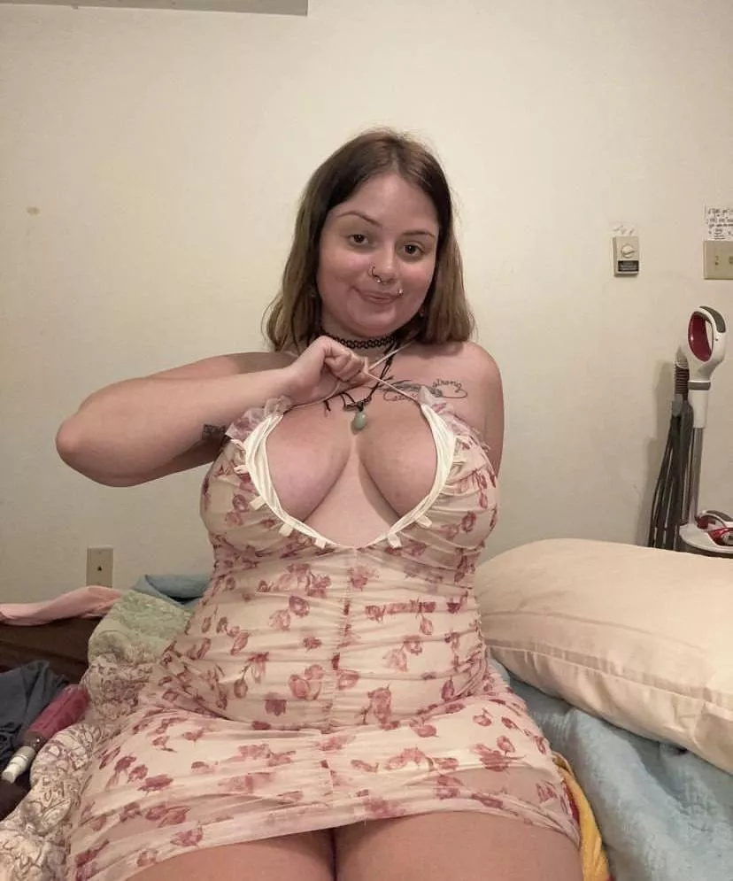 20 f, would anyone help me to gain some weight?