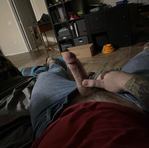 33 US need some buddies to stroke with. Can’t get rid of this boner. Snap zz-az90