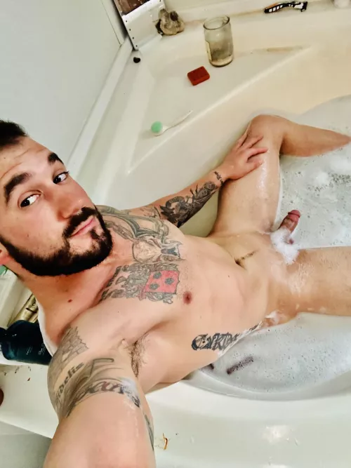 Cum enjoy the water with me and rub my beard.