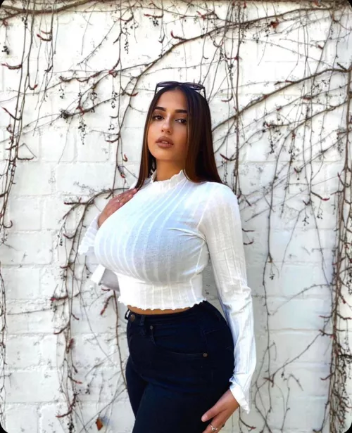 Does she blends in with the background?