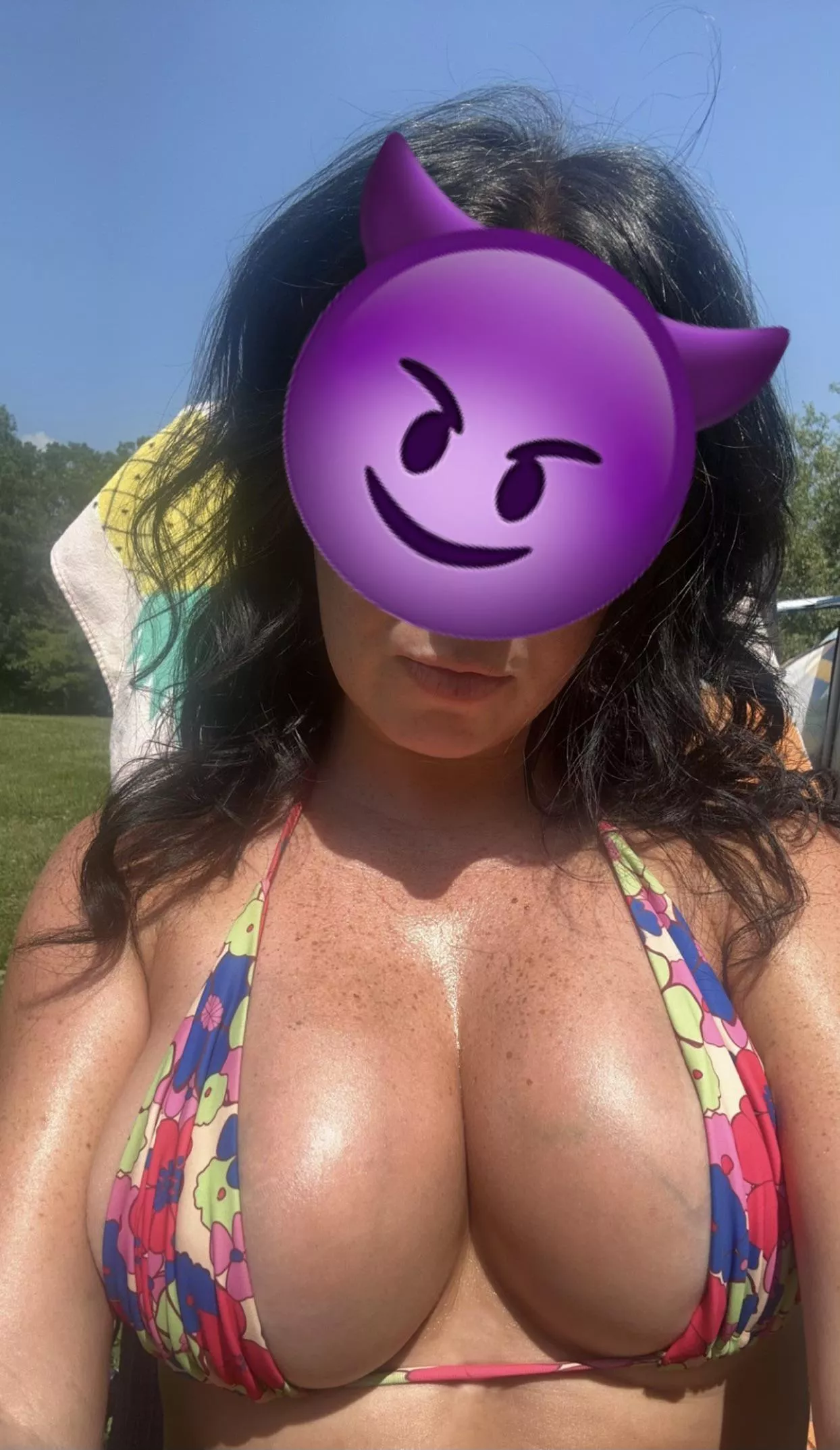 Happy Saturday ! Working these tan lines today ;)