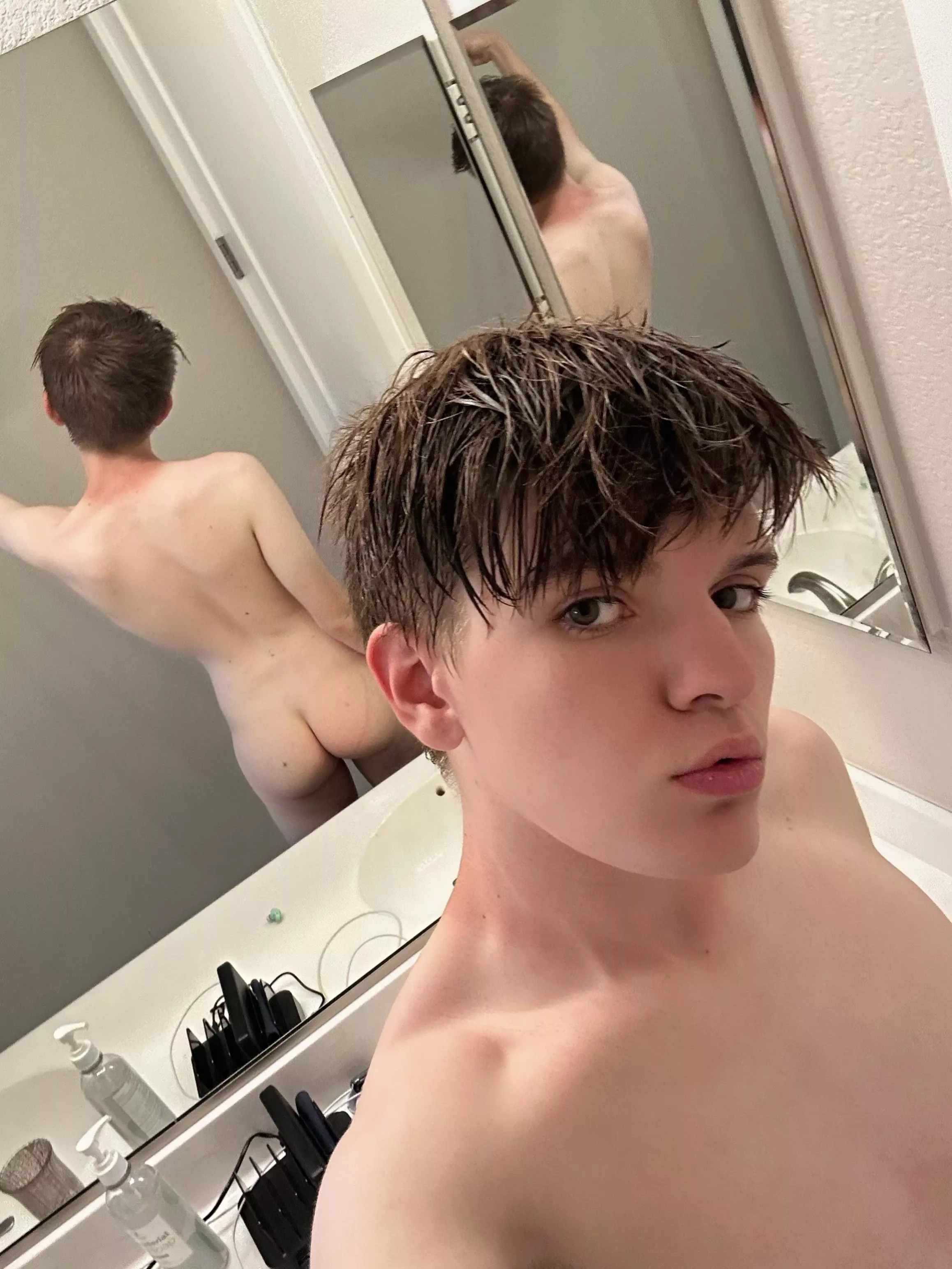 Hope you’re enjoying your weekend- but it’d be better with a twink to unload into