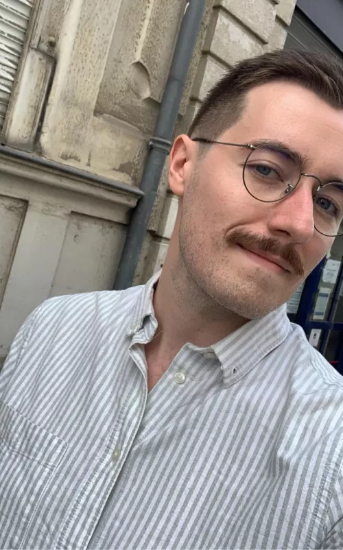 Just your average emotionally wrecked (after watching Heartstopper) French boy