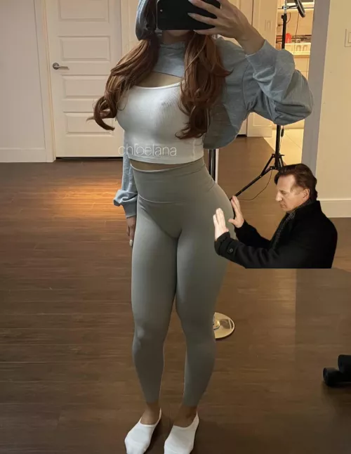 Liam needs two hands to grab this ass