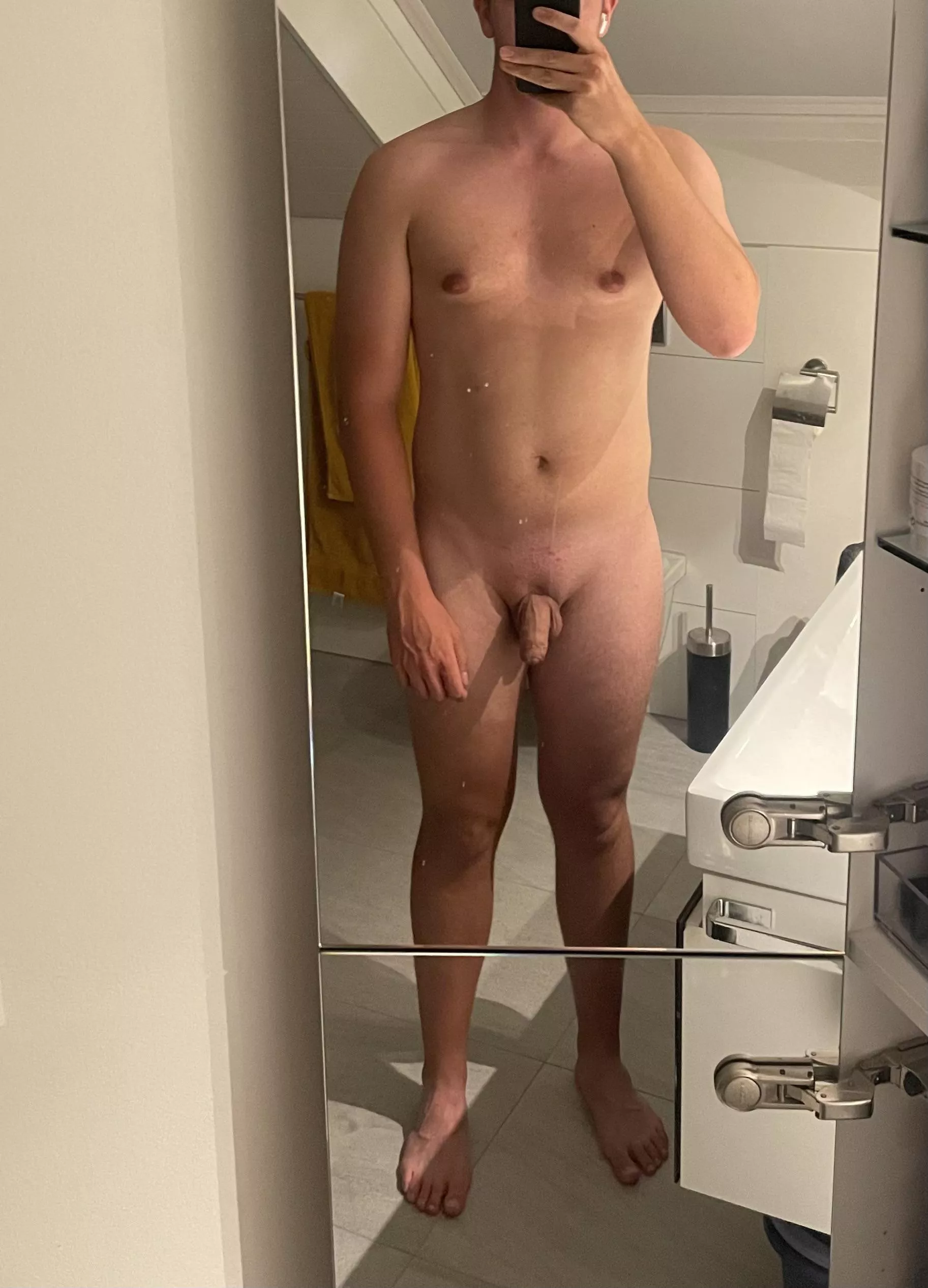 [M] 21, 84kg, 1.87m for the first time in quite a while i don't feel chubby