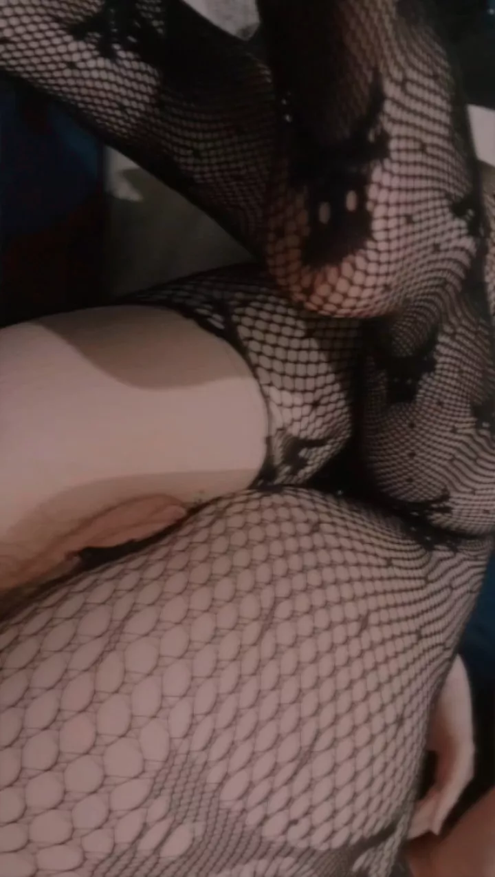 oh no, they're ripped! i hope nobody takes advantage of it 🥴