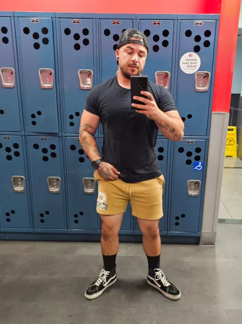 Quick shoulder pump on a Sunday morning 💚