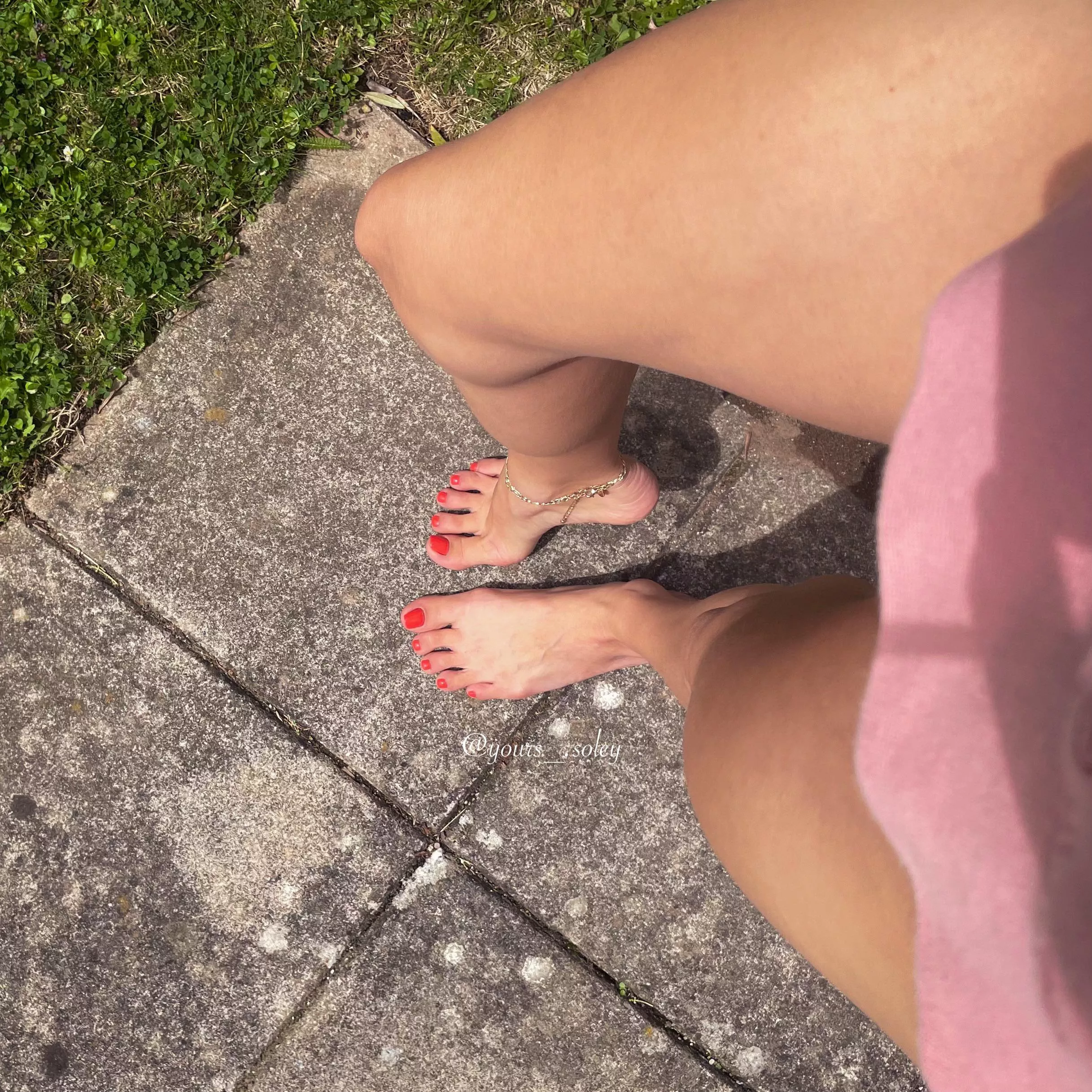 sunbath with me ??☀️