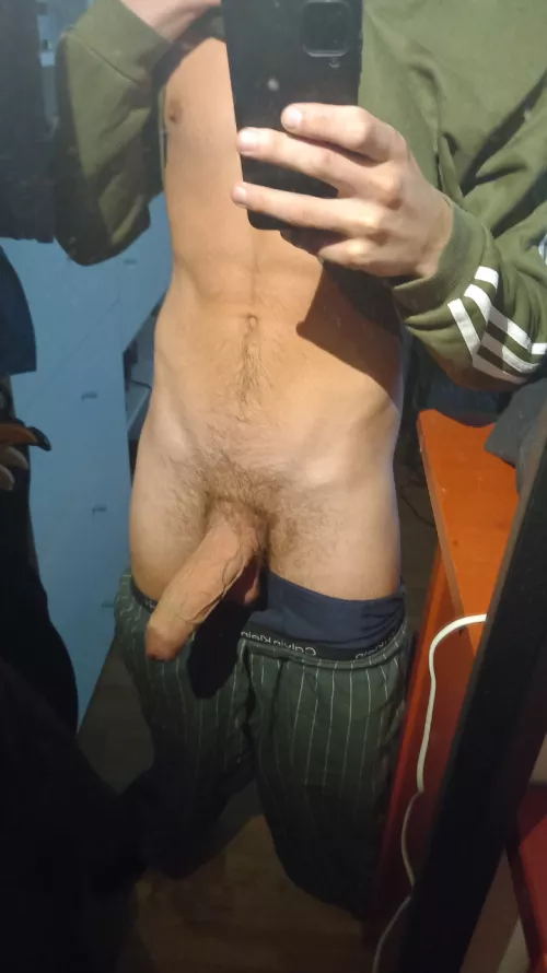 Thick dick top looking for cute fems and twinks, DM me with ASL and a pic for snap 😌