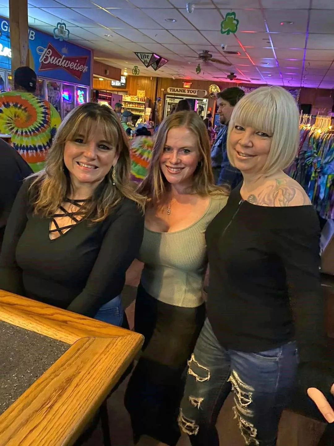 Three hot moms at the bar🍸