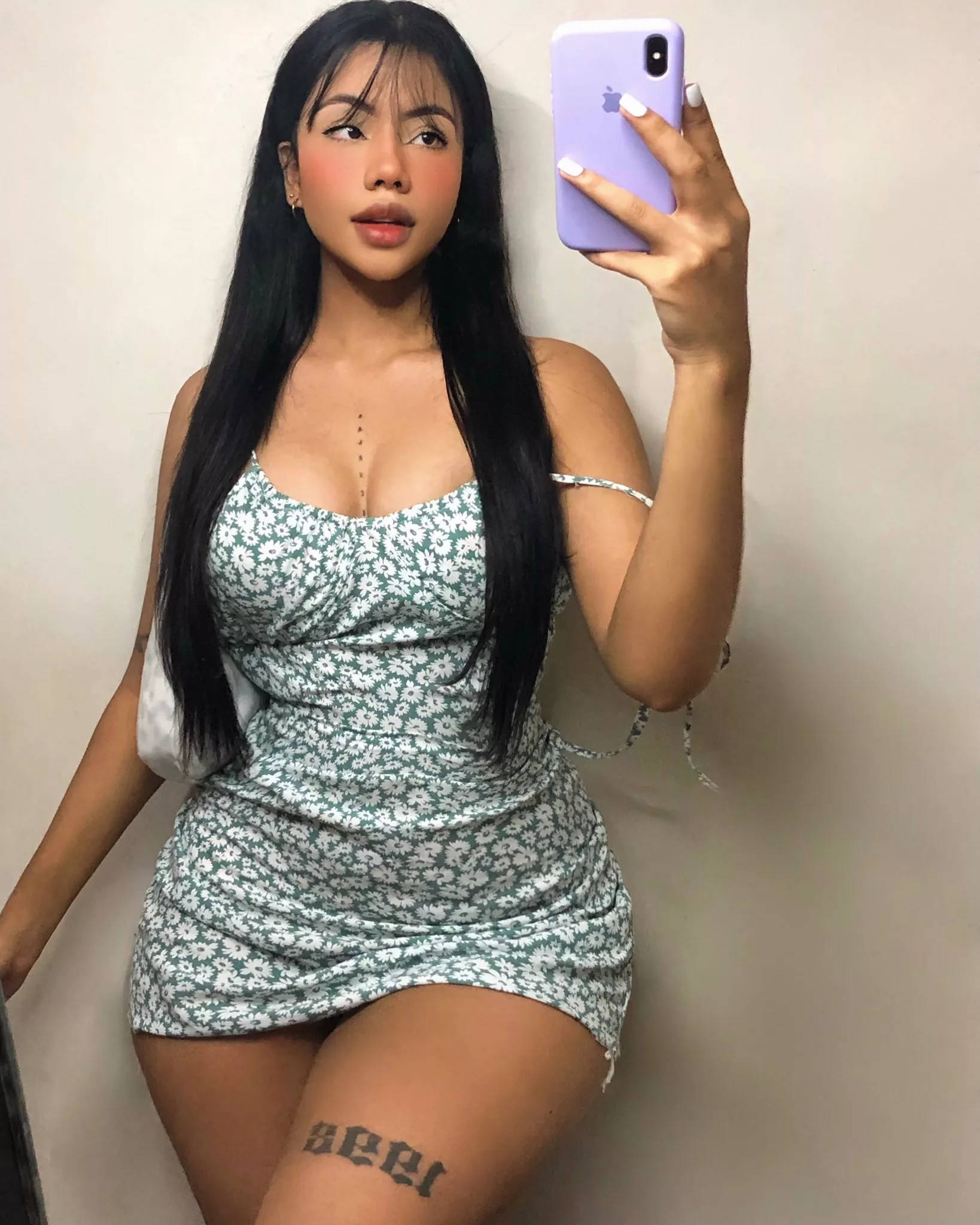 6luuisa casual selfie