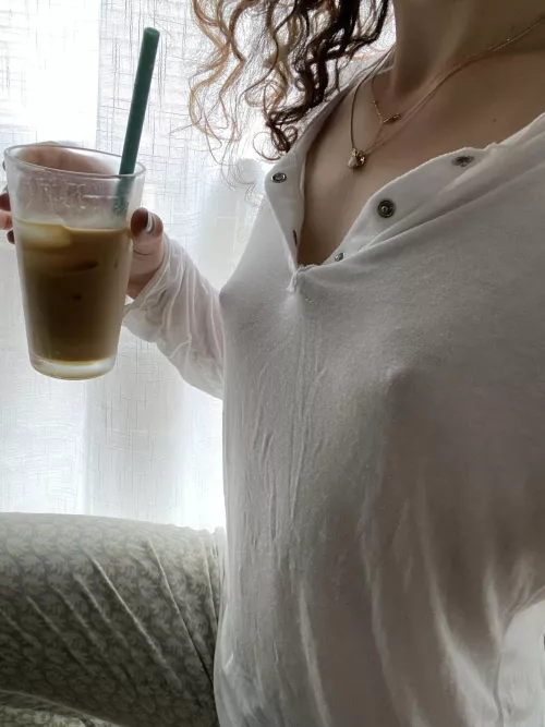 Always braless with little tiddies