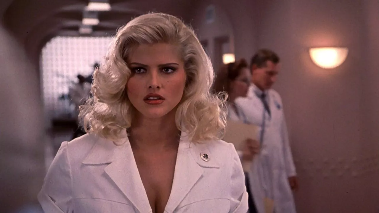 anyone wanna chat about Anna Nicole Smith (especially from the movie Naked Gun 33 1/3)