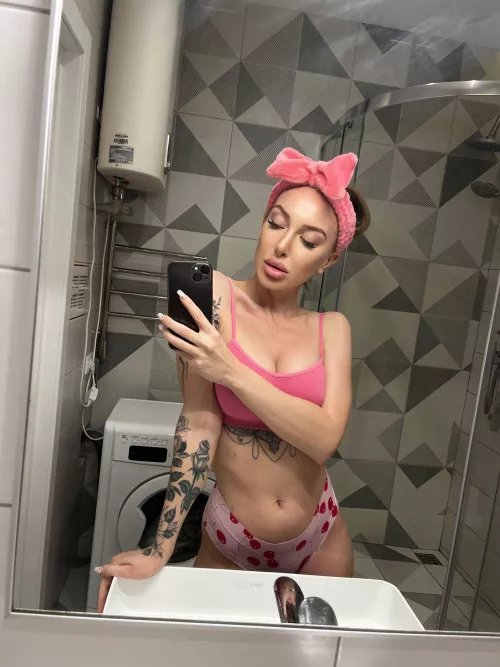 Dive into temptation with me, darling.