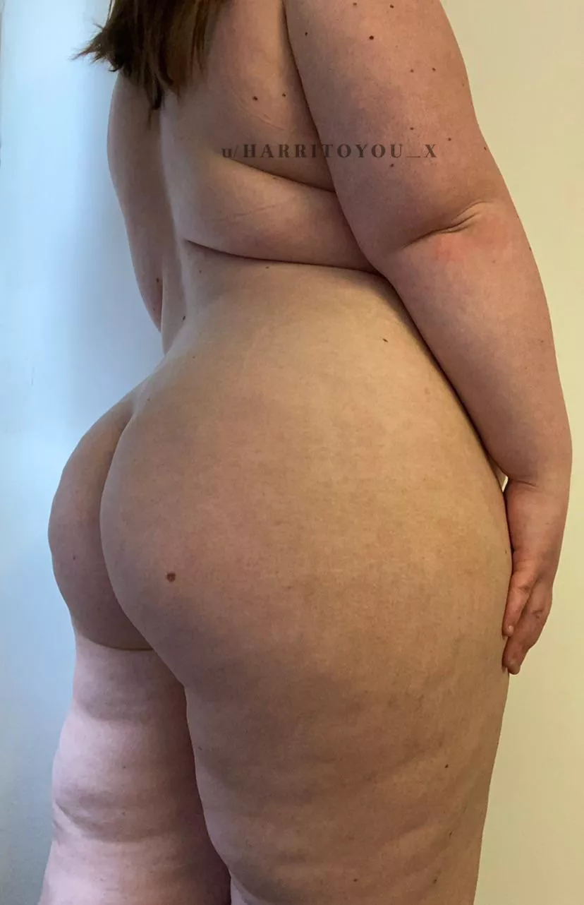 Full nude waiting for you