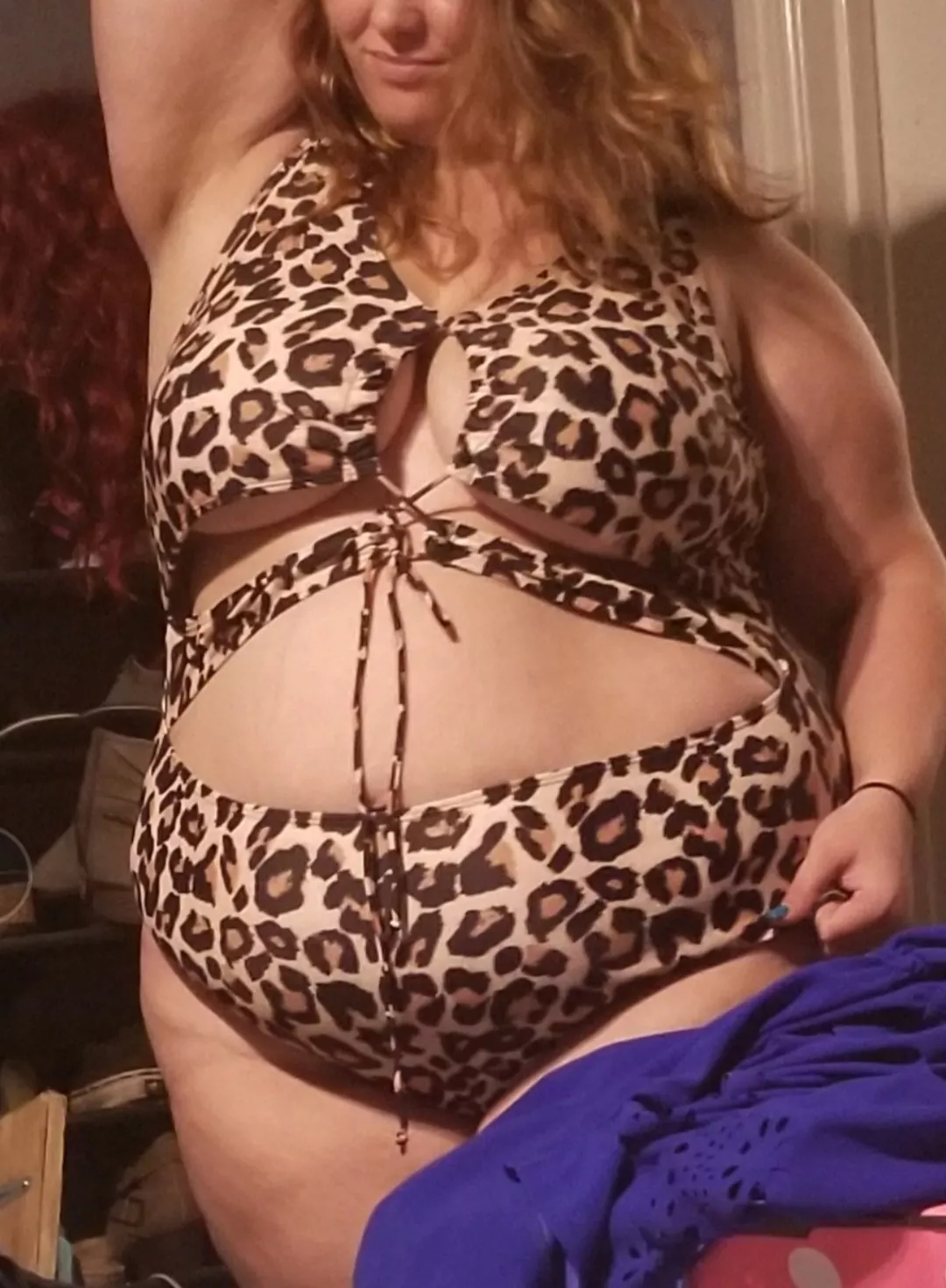 Hope you like a little underboob 😘