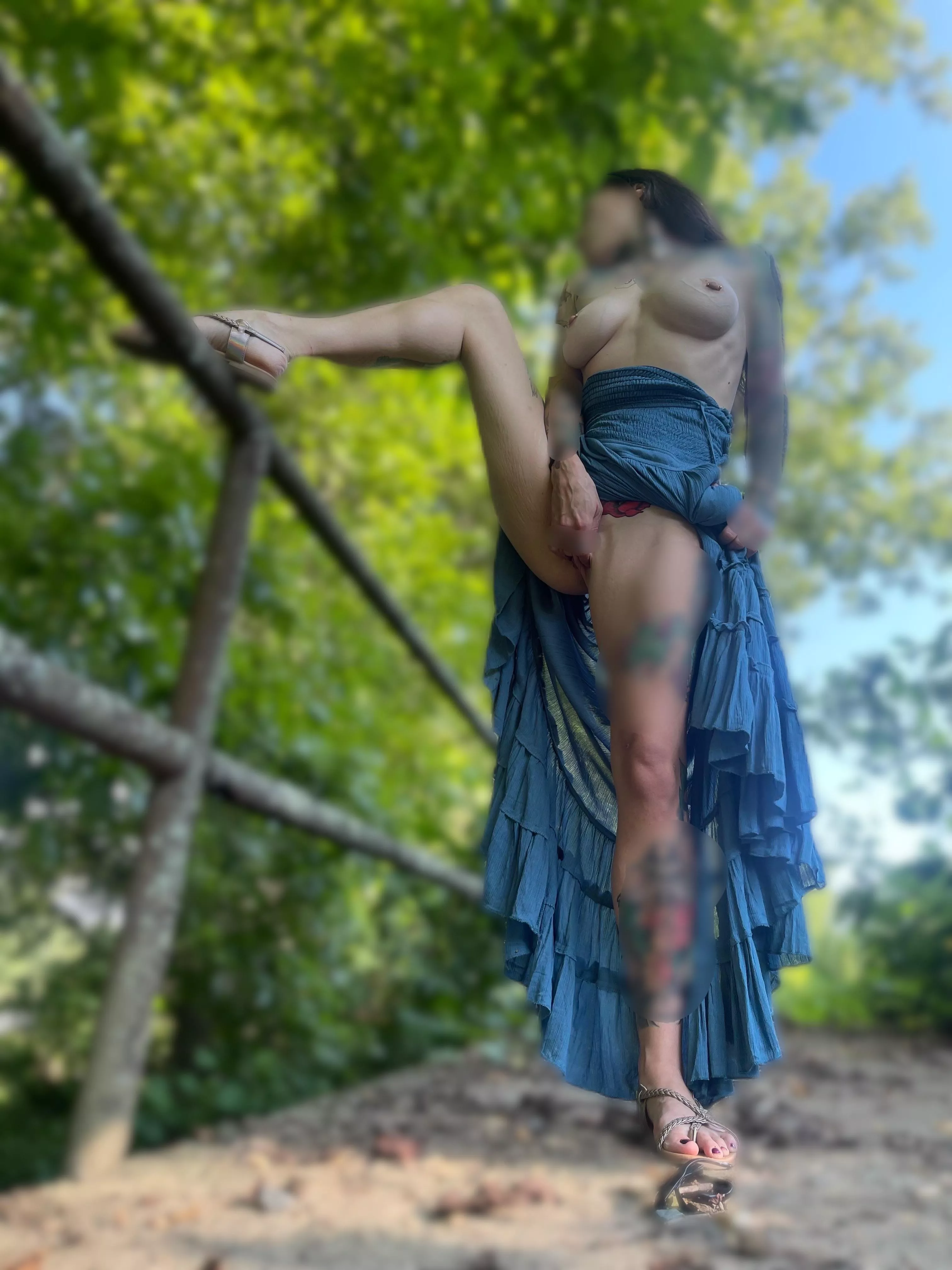 How is this married mom of two!? [f]