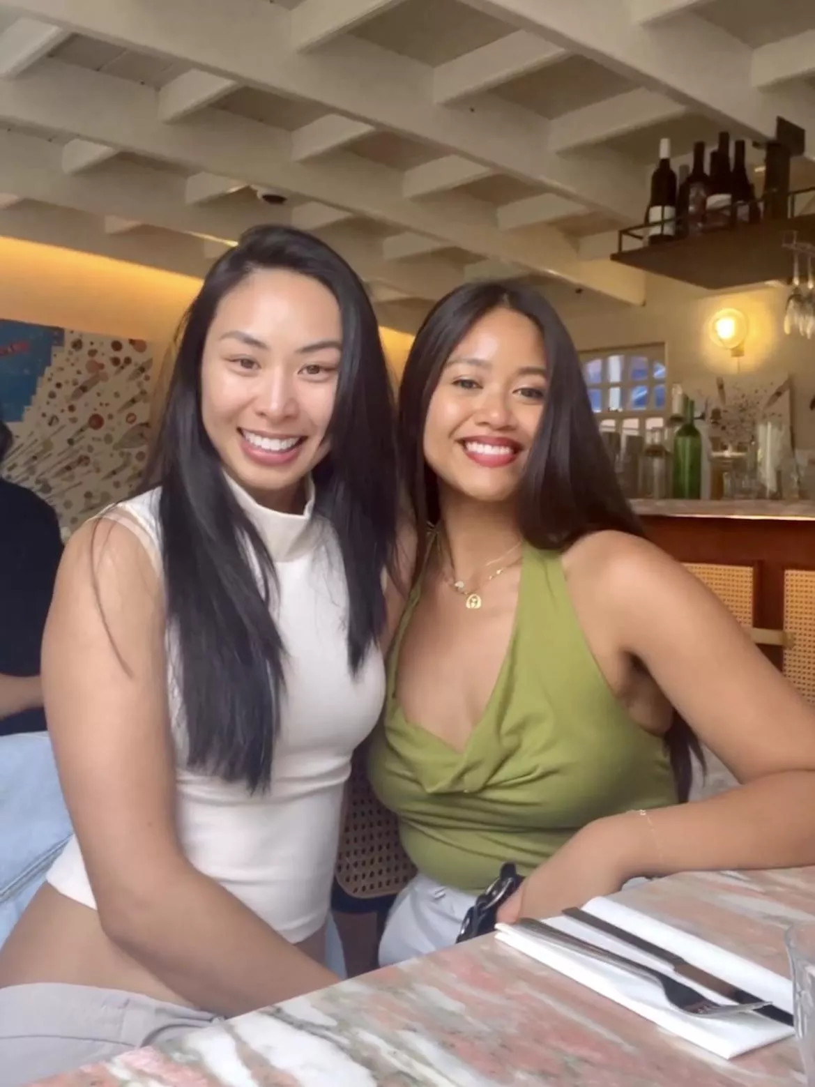 Left 🇨🇳 or Right 🇵🇭 ?