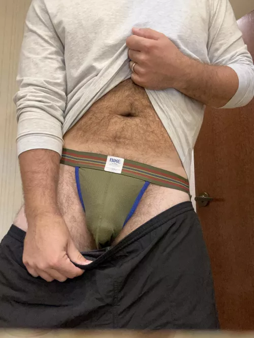 Love a “secret jock” with todays outfit;)